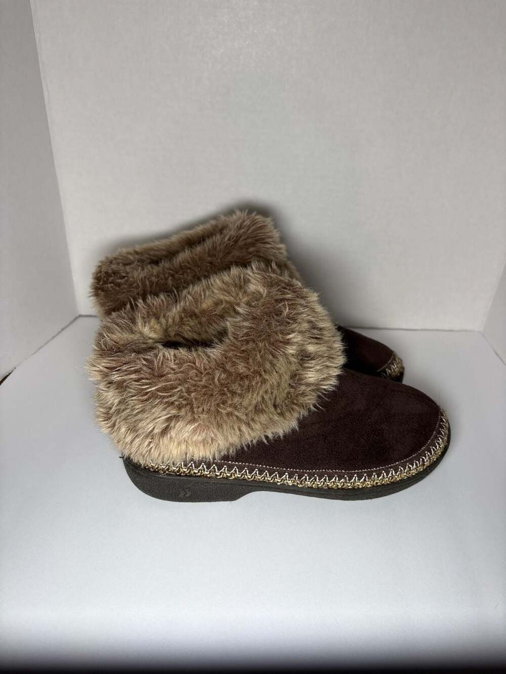 ISOTONER SLIPPERS SIZE 7.5-8